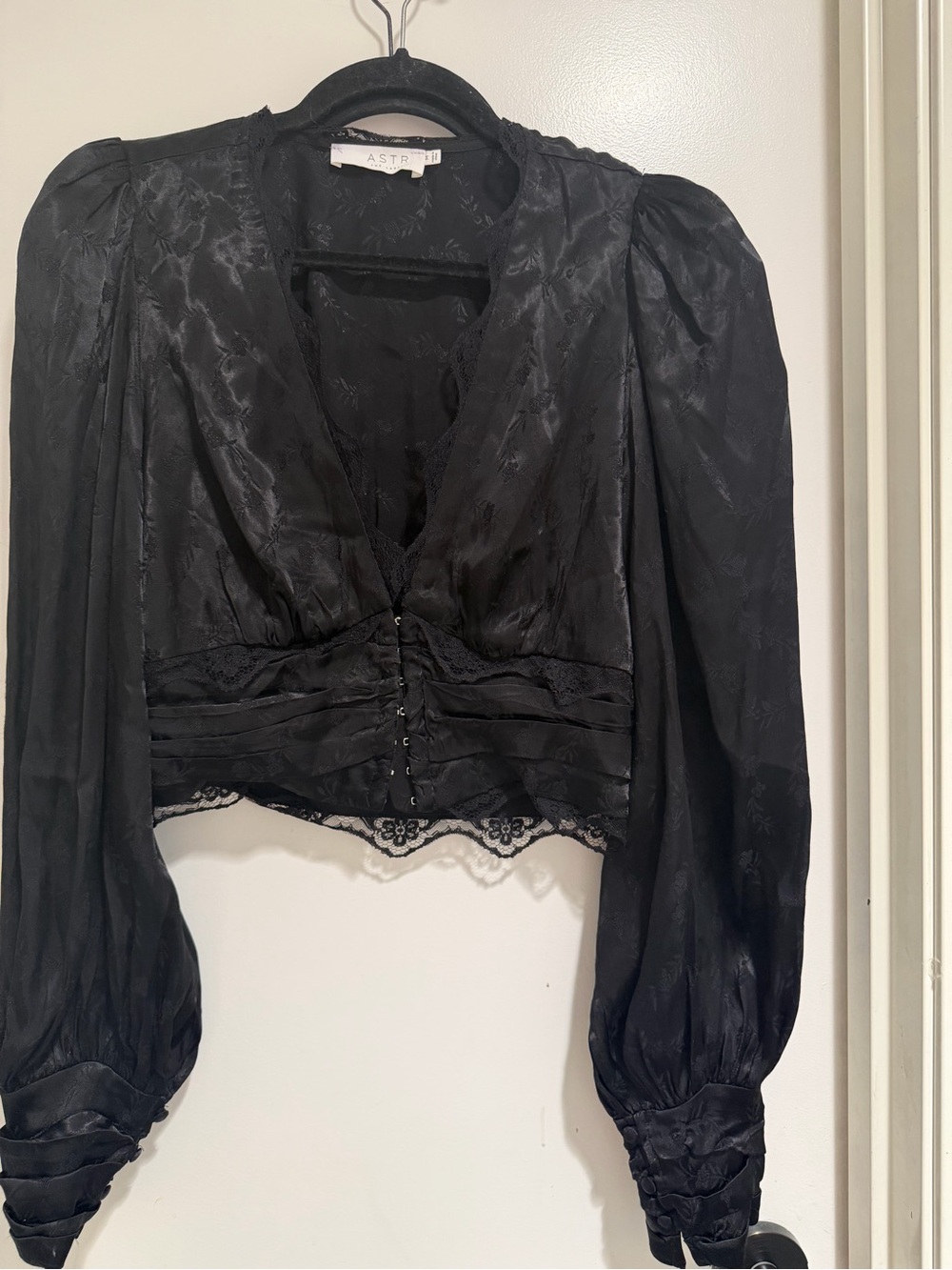 Astr Black Lace-Trim Puff Sleeve Cropped Blouse